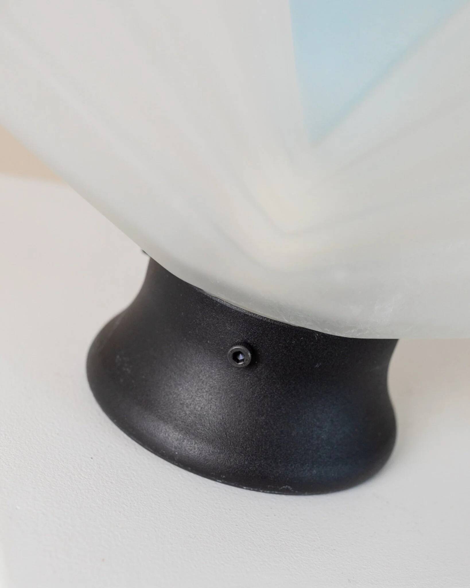 Murano Glass Shell Table Lamp in White with Blue Accent – Italian 1980s Vintage Space Age Design