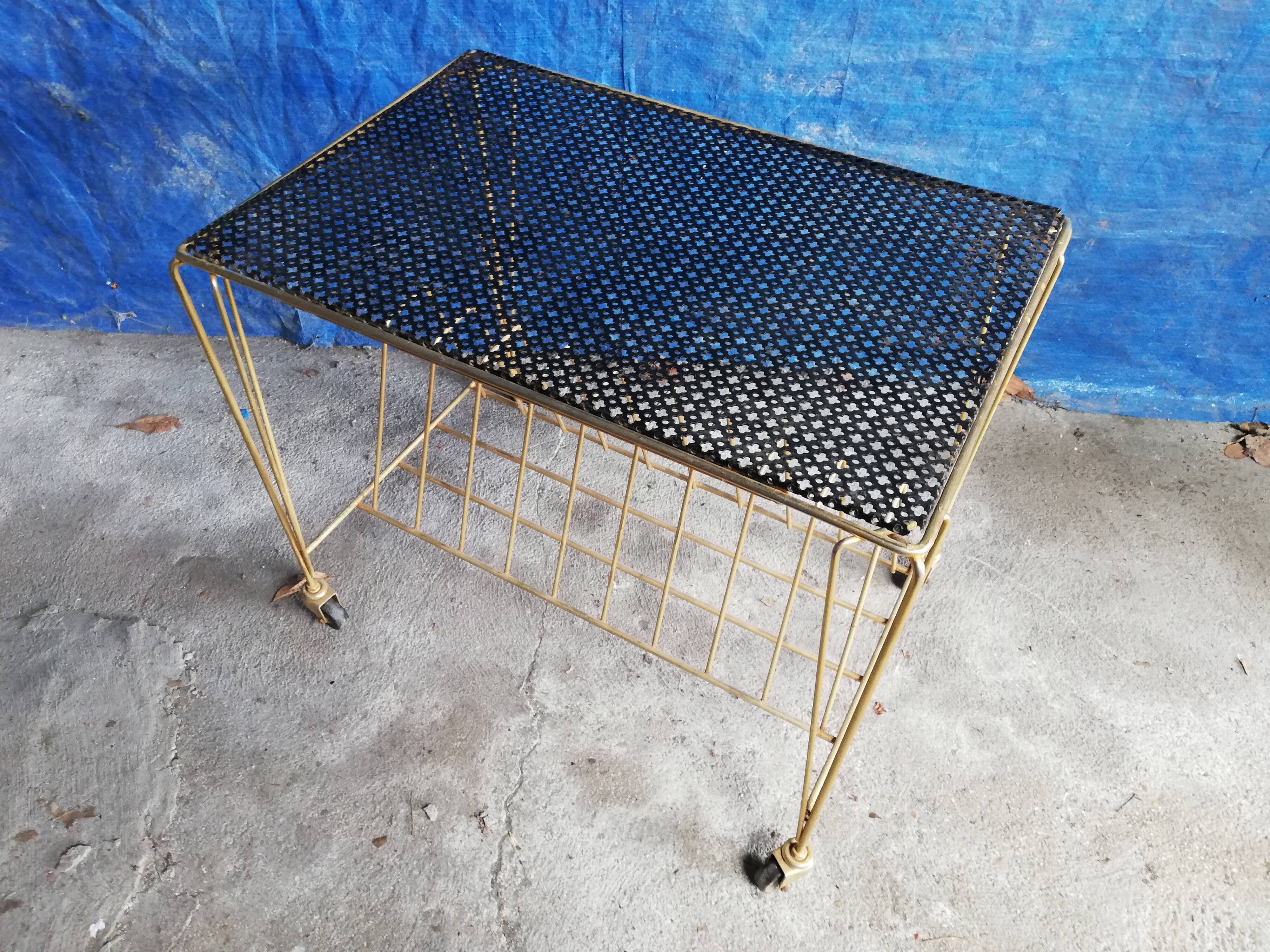 Table serves wheels perforated sheet rigitulle vinyl support