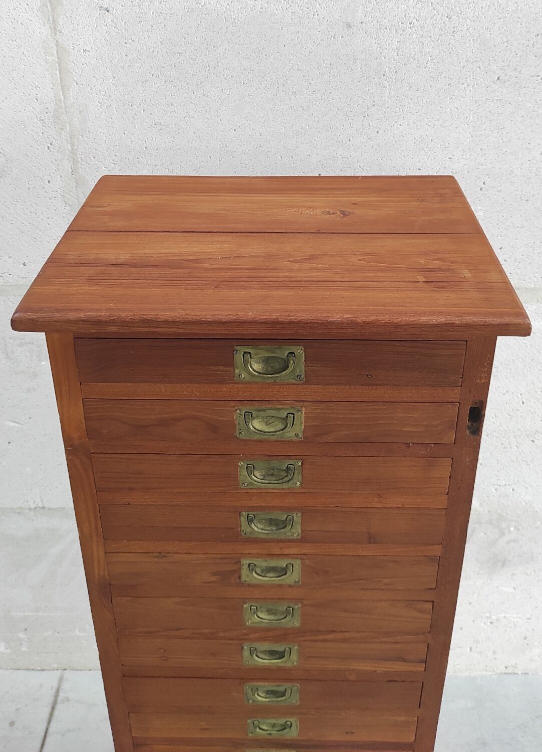 Trade furniture with drawers