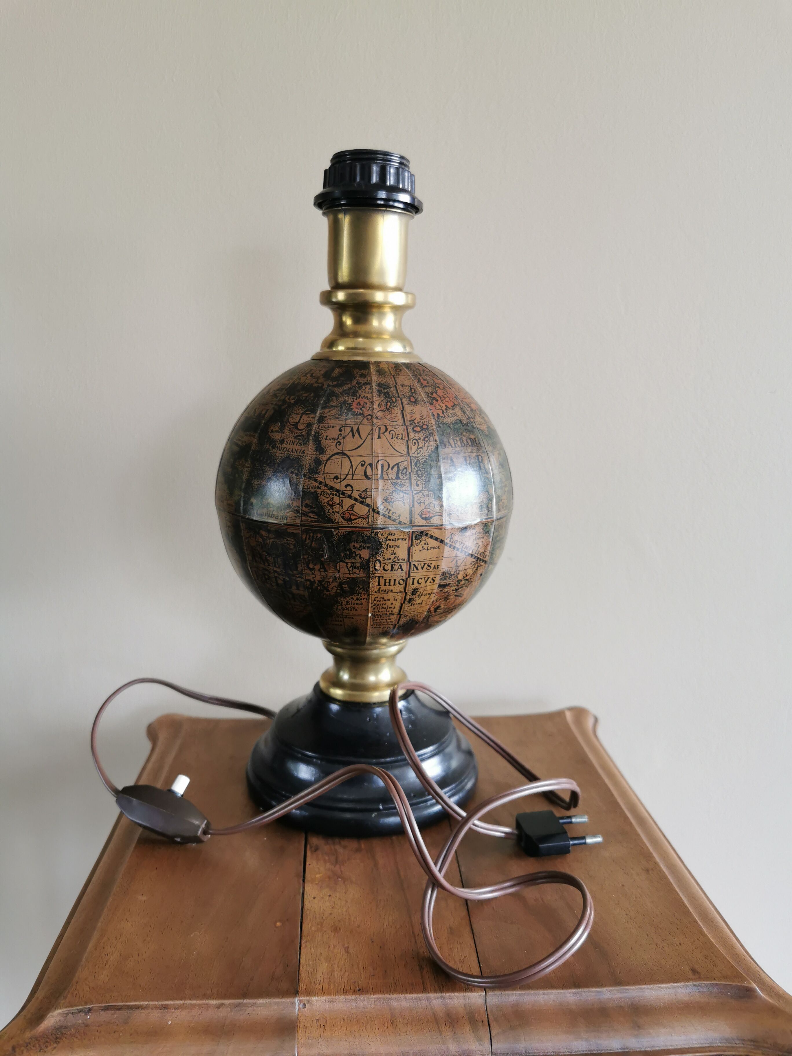 Vintage globe lamp base