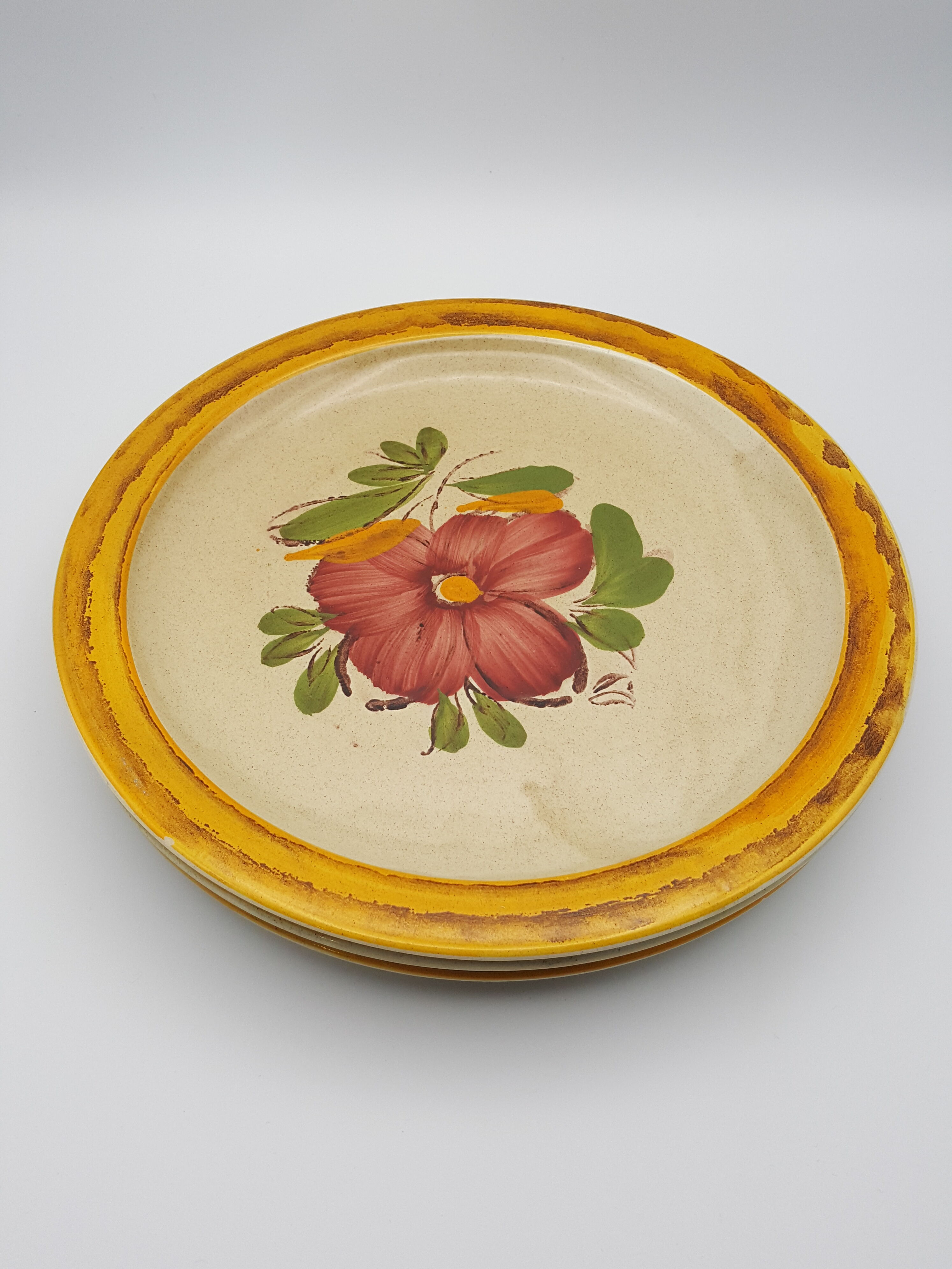 Lot of 3 ceramic plates castellania made in italy flowers