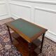 Table d'appoint anglaise classique avec dessus en cuir vert