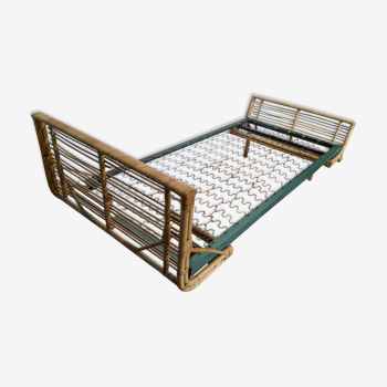 Rattan bed with box spring