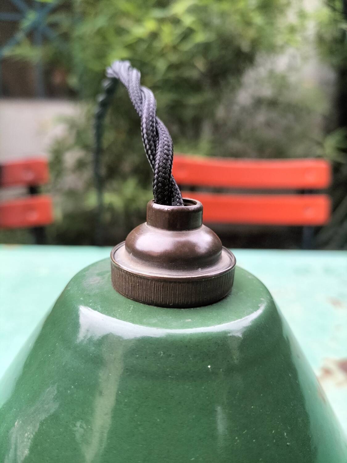 2 suspensions with enamelled sheet metal cones