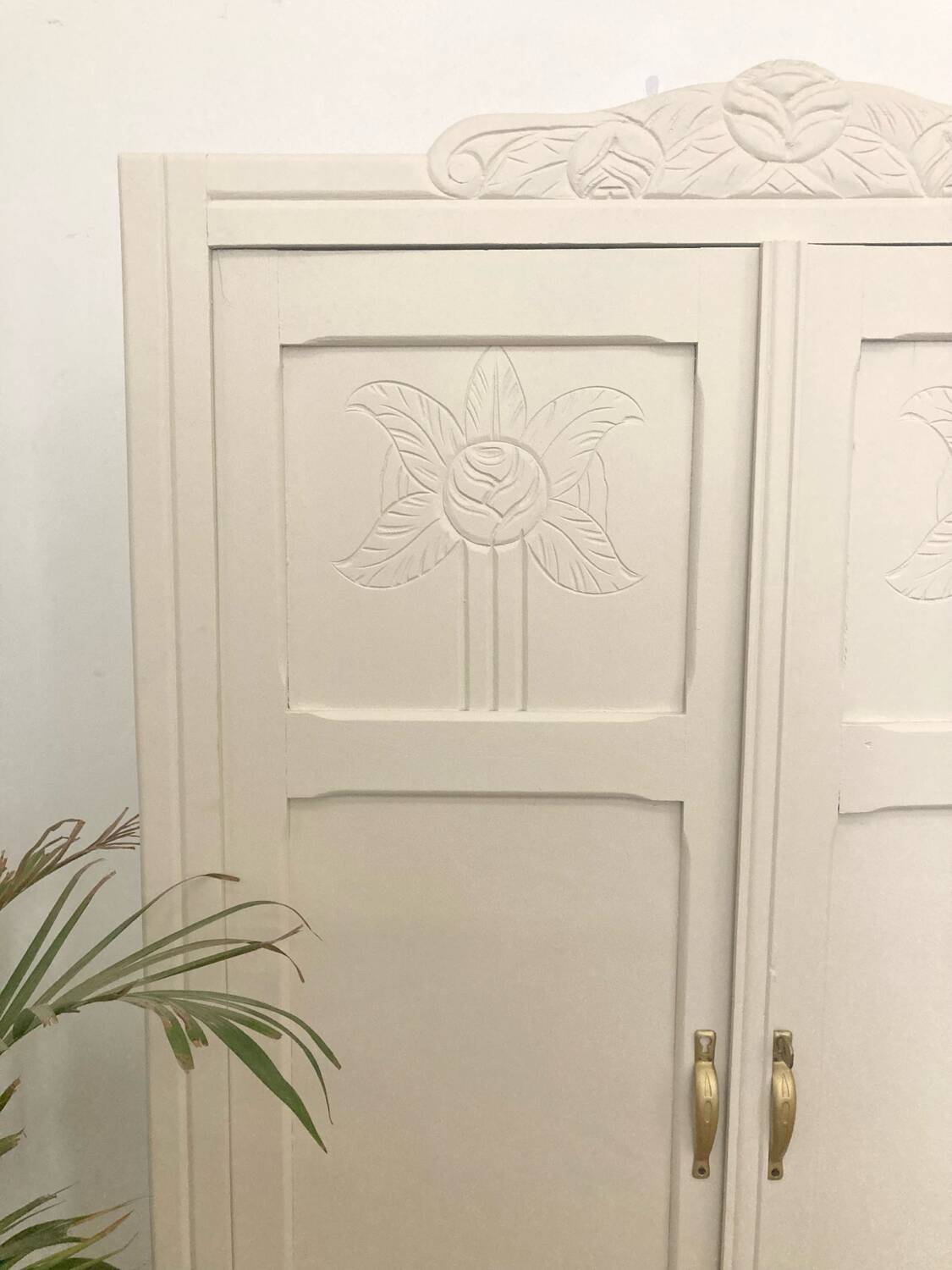 Parisian wardrobe + hanging rail