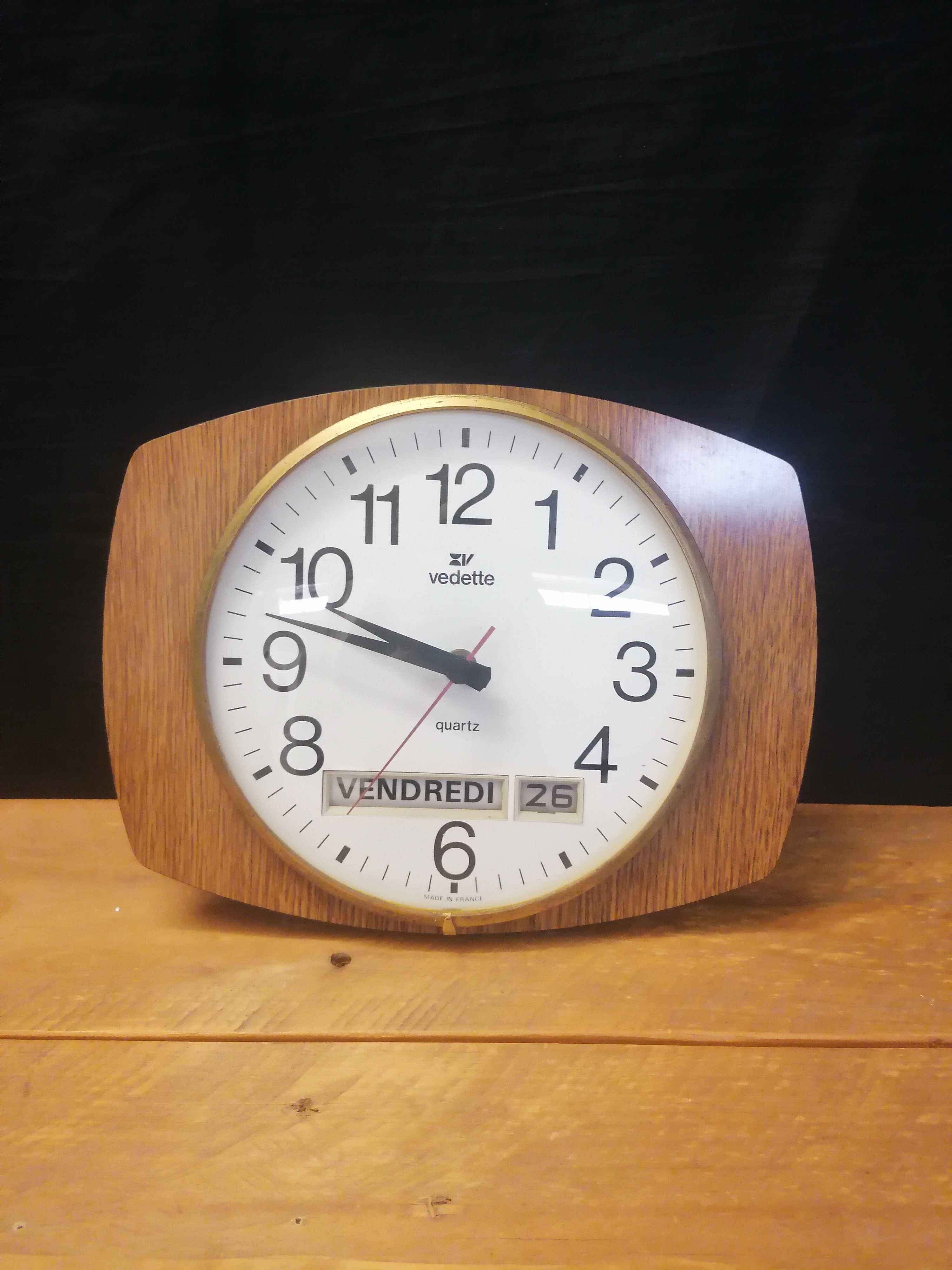 Vintage clock - Vedette france - date- formica- bulging glass- 1960's