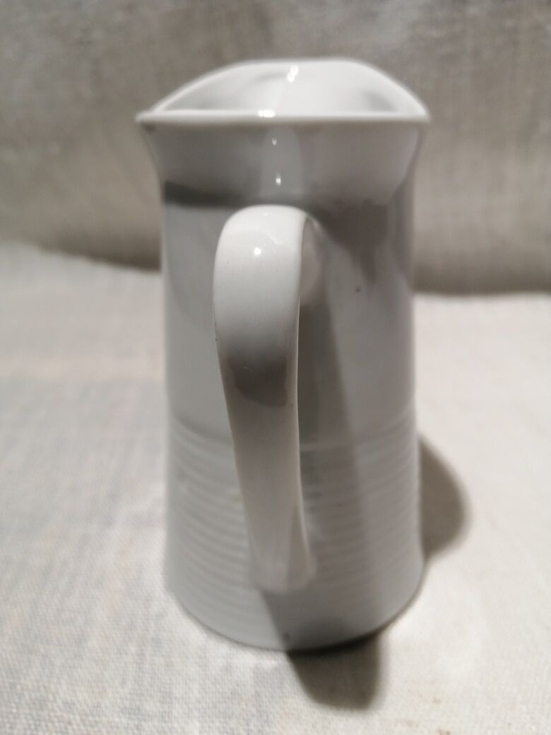 Porcelain milk pot