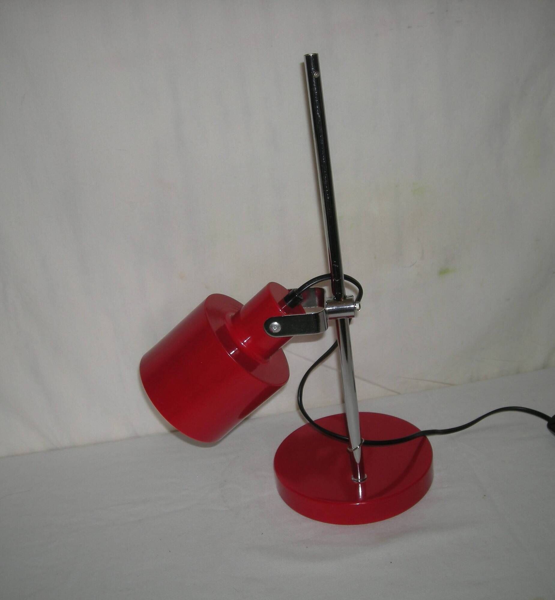 Sliding red desk lamp from the 1970s.