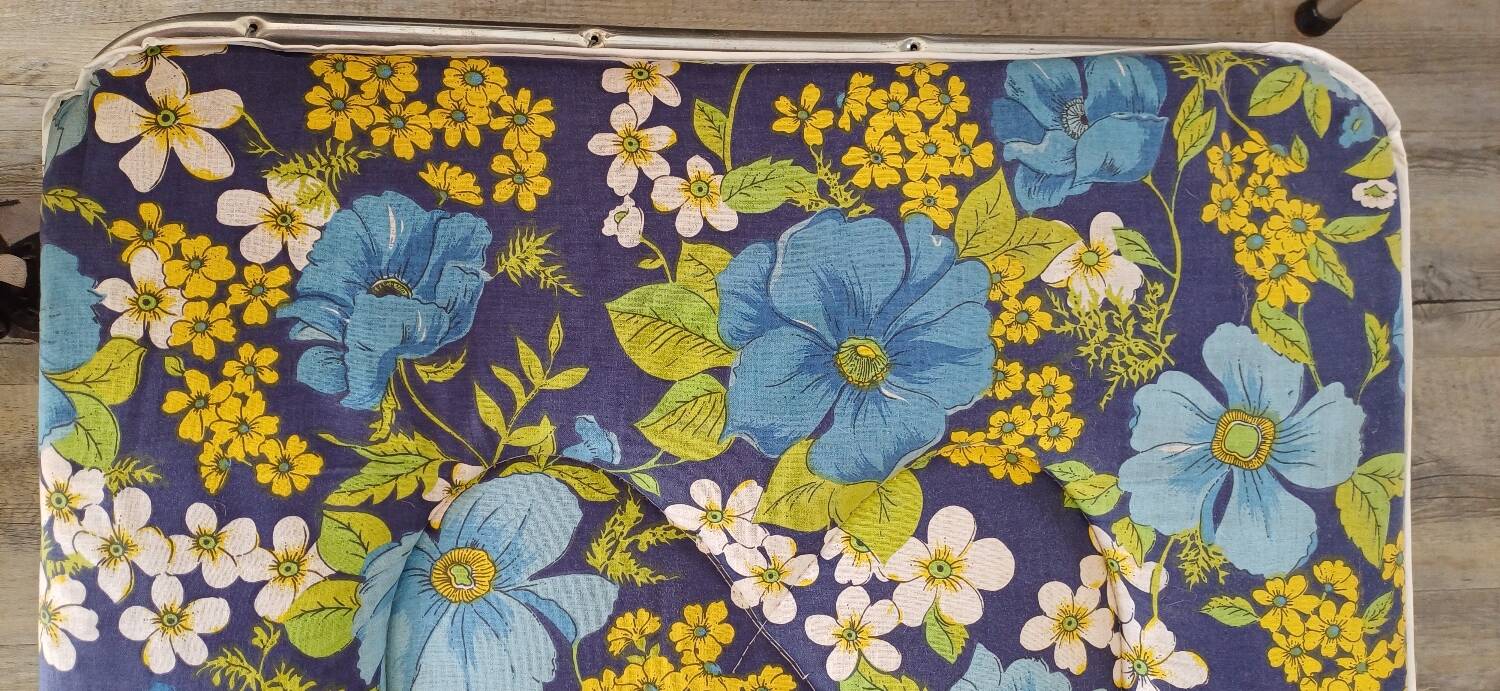 60s/70s chaise longue with floral fabric