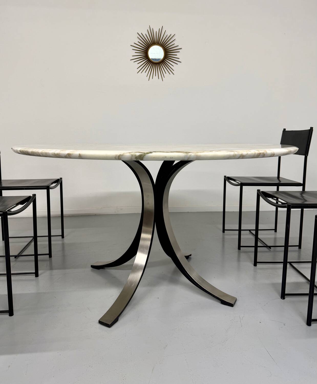 Round marble table T69 design Osvaldo Borsani for Tecno year 70