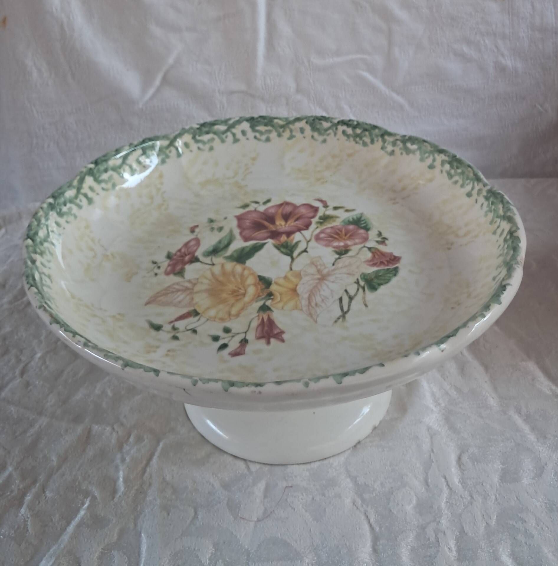 Ceramic compote with floral decoration