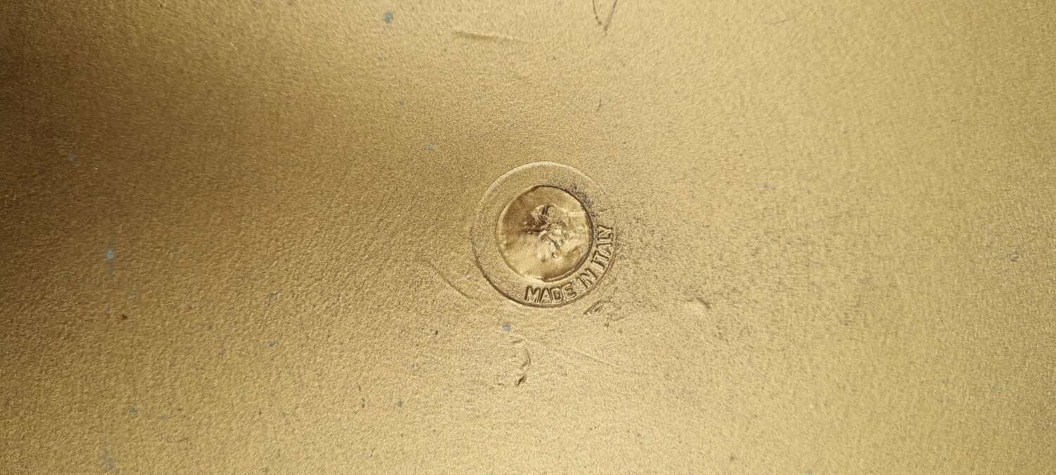 Venetian nesting table