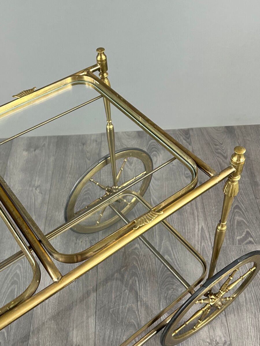 Rolling table cart in gilded brass with two glass shelves, 20th century.