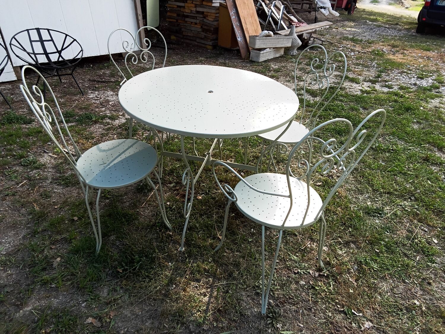 Salon de jardin en fer forgé vert
