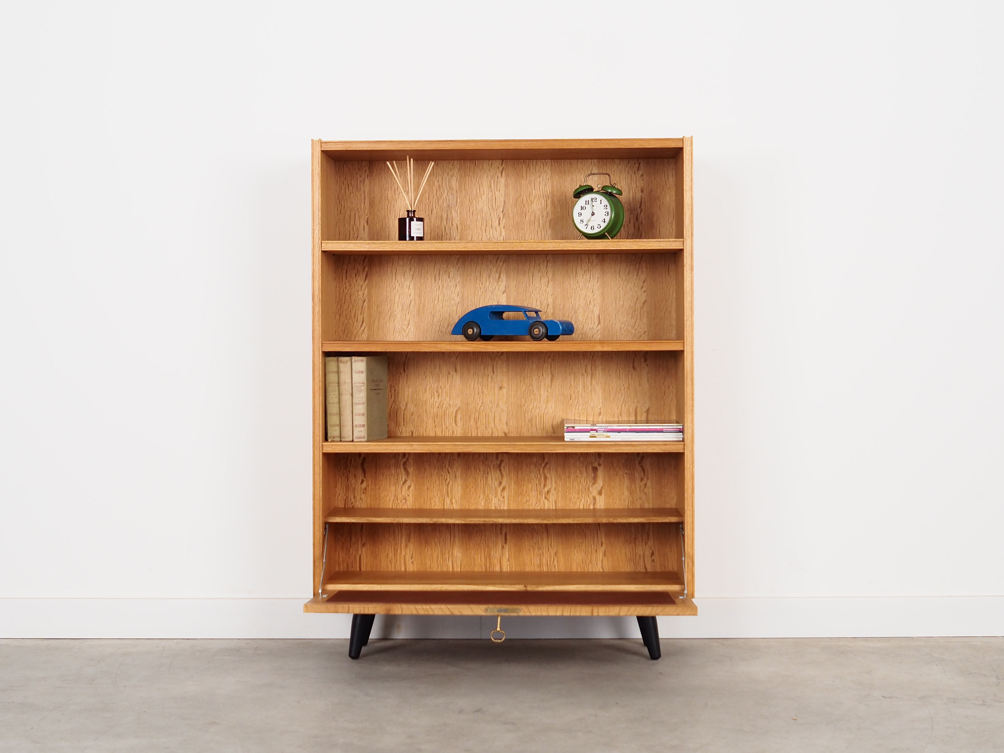 Oak bookcase, Danish design, 1970s, production: Denmark