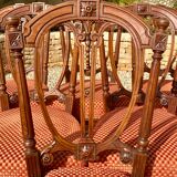 Suite de 6 chaises en noyer style Louis XVI