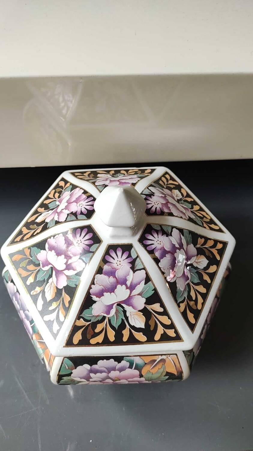 Candy jar/tea pot/Ginger. Asian style, Floral/peony motifs. Exclusive decor, Made in Italy