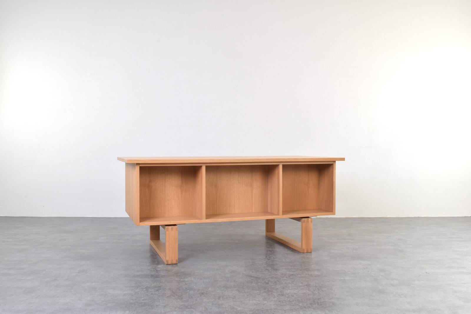Mid-Century Oak Freestanding Desk by Torben Valeur & Henning Jensen for Dyr