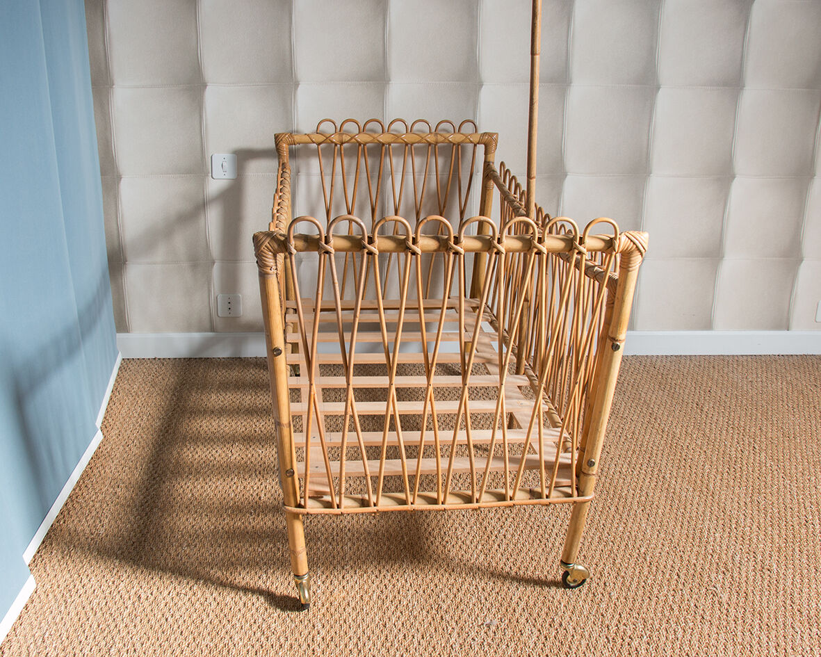 Baby rattan bed
