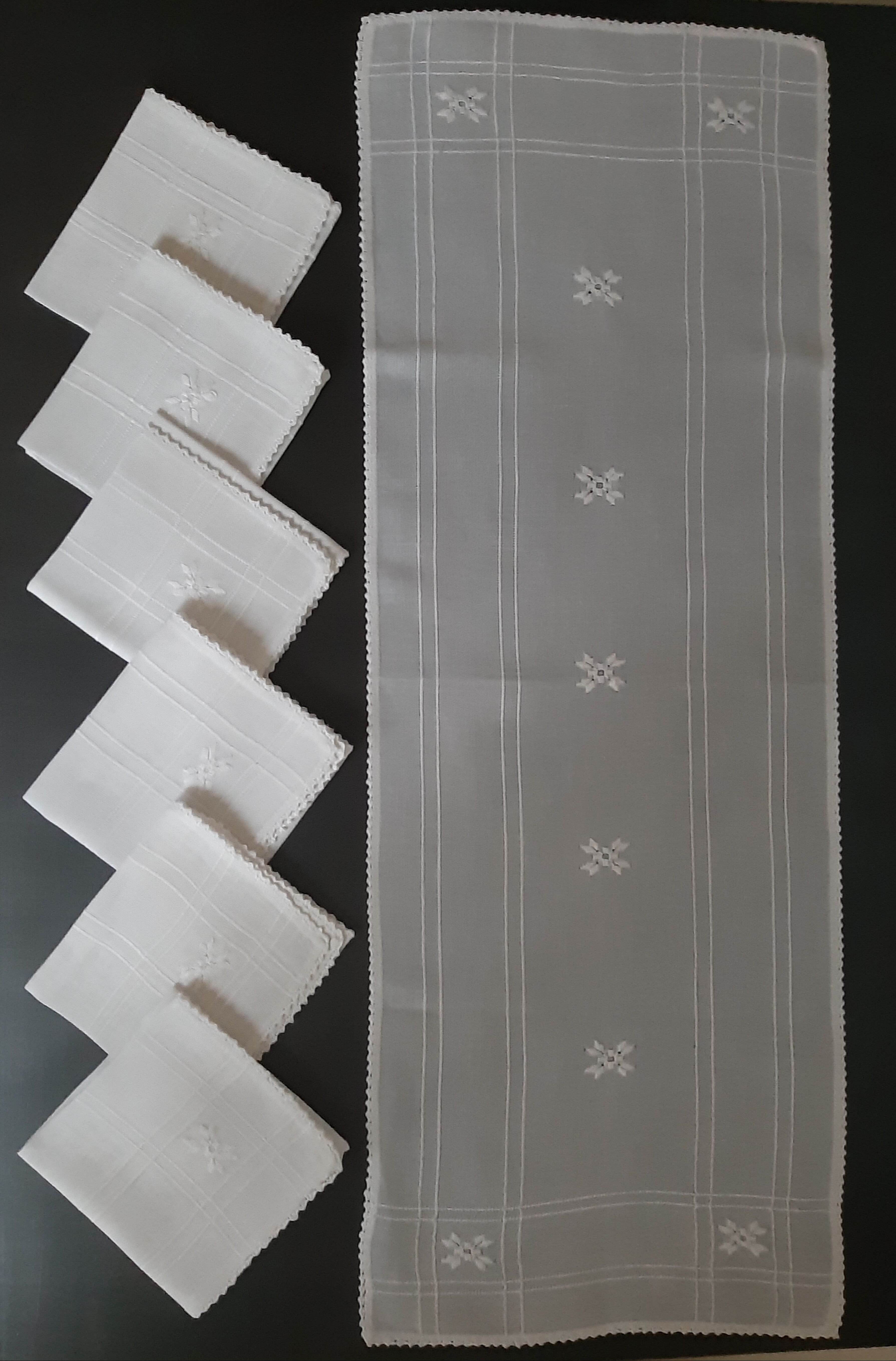 6 towels and table path