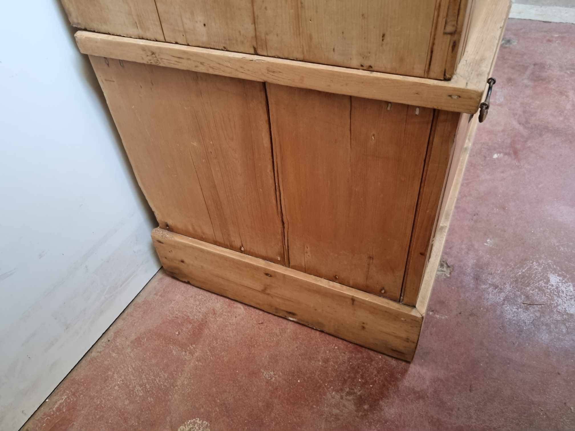 Armoire anglaise en pin