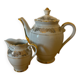 Teapot and milk jug in Limoges porcelain.