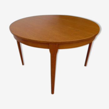 Table ronde style scandinave