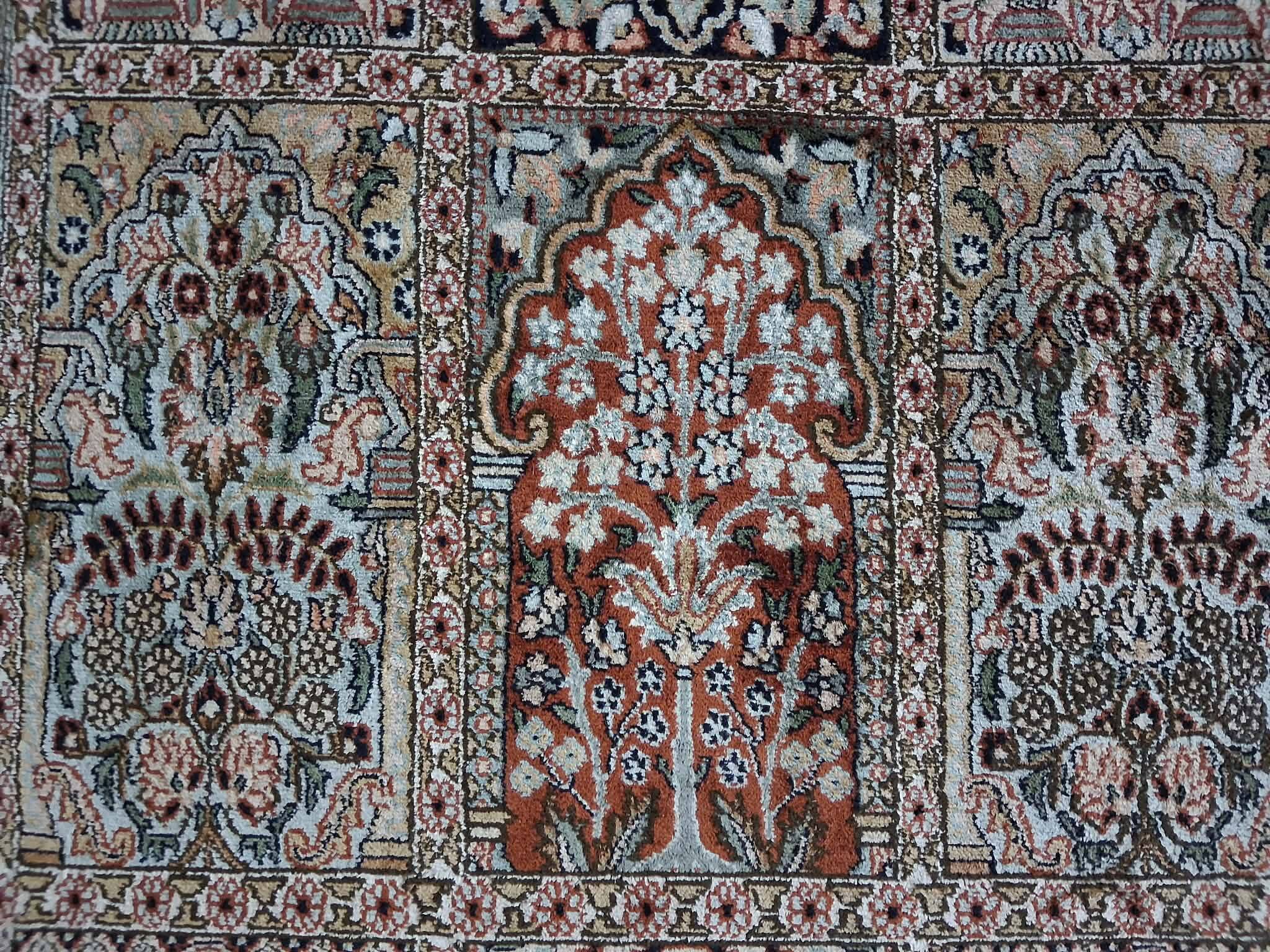 Handmade Indian Kashmiri silk rug 196x122cm