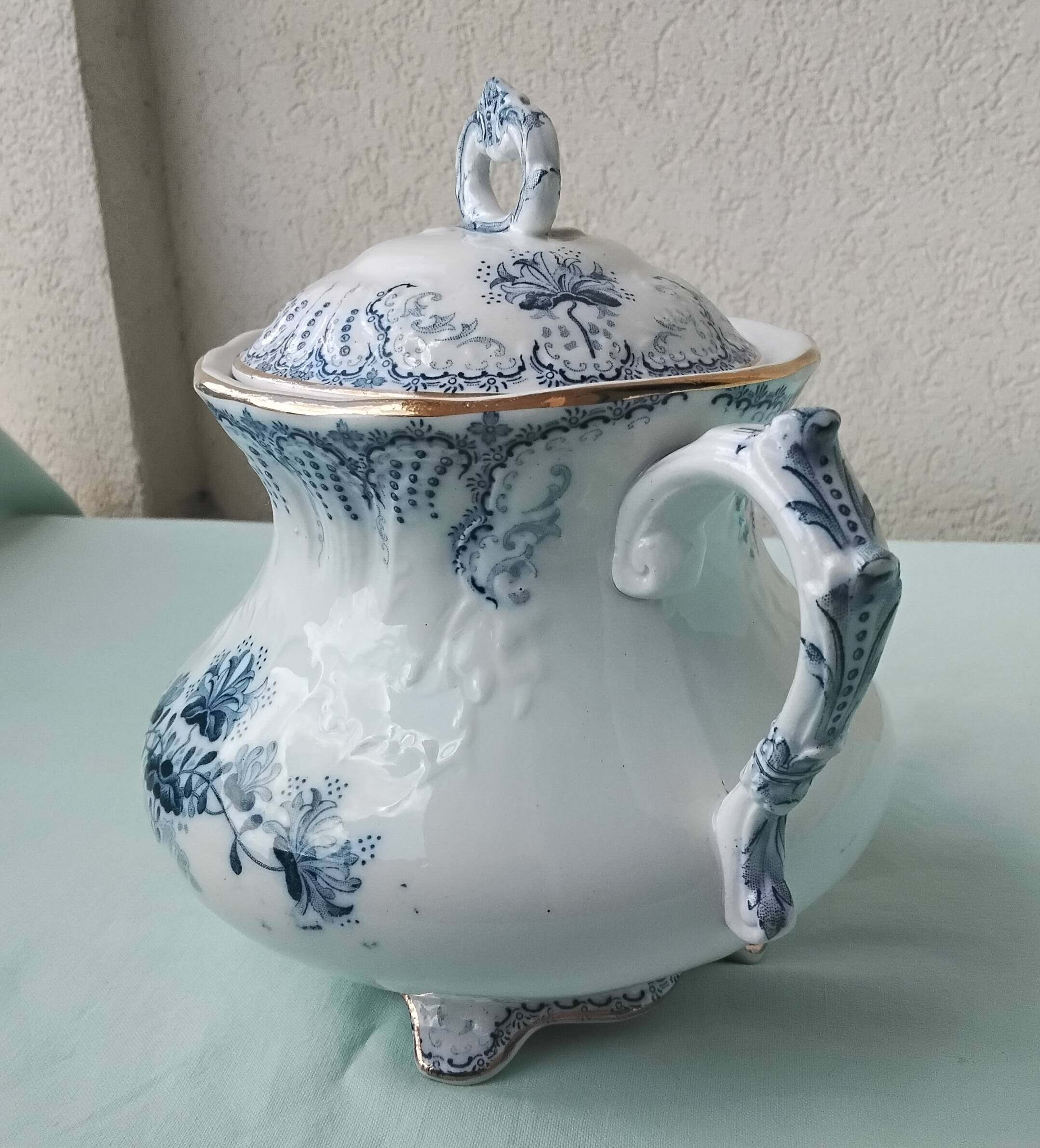 Sugar bowl in Saint Amand ironstone