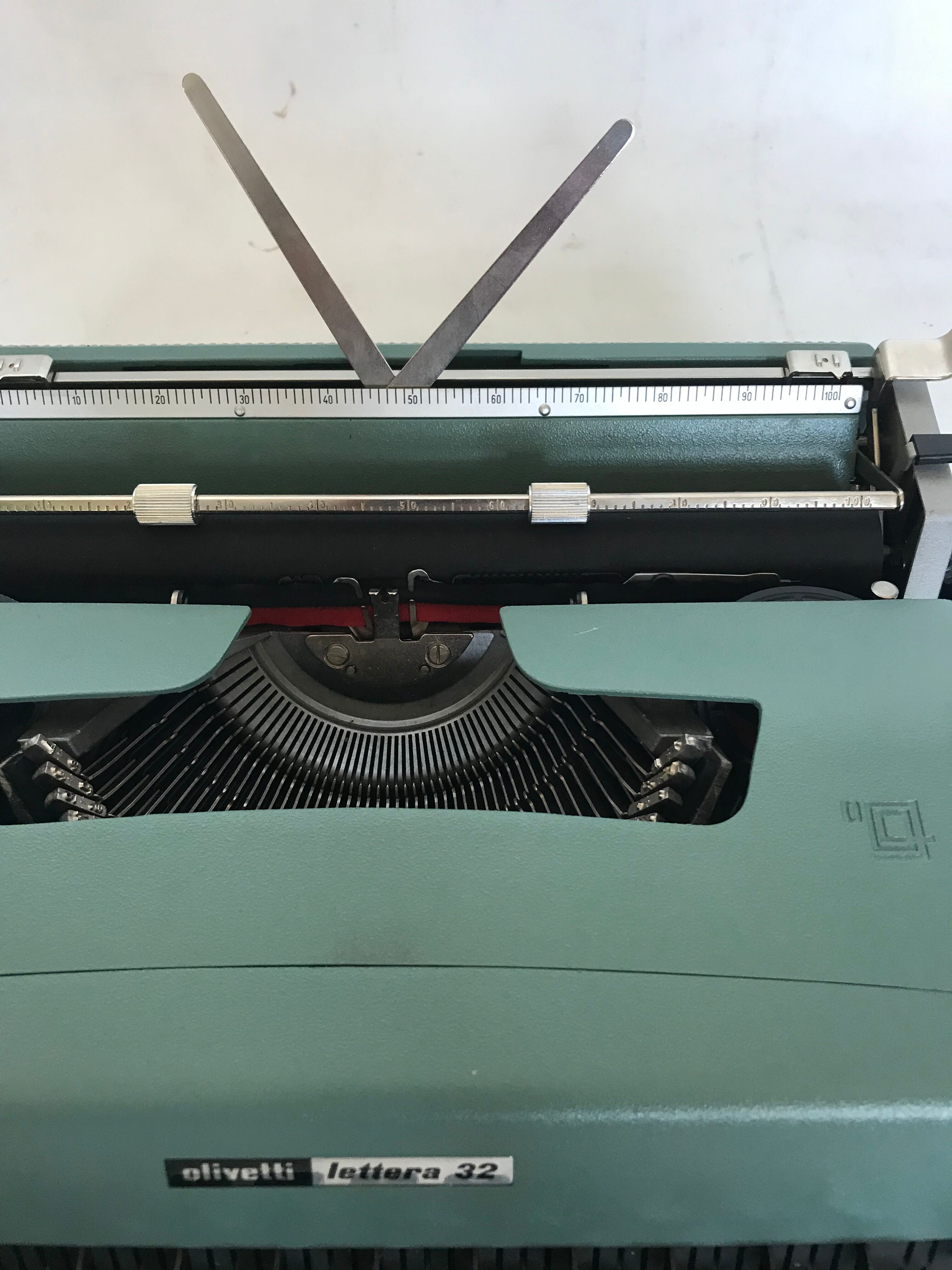 Typewriter, Olivetti Lettera 32