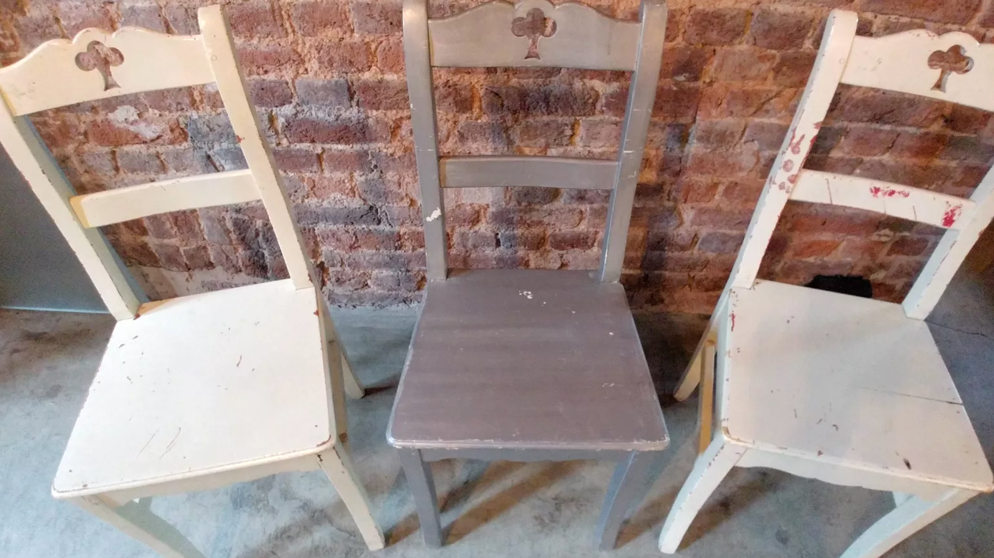 Set of 3 country chairs