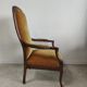 Fauteuil Voltaire garniture de velours jaune