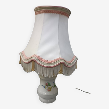 Lampe en porcelaine blanche motifs floraux vintage