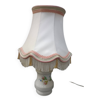 Lampe en porcelaine blanche motifs floraux vintage