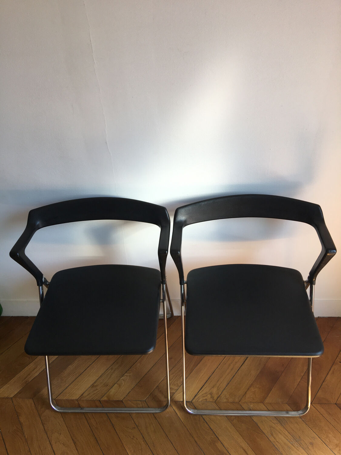 Arch folding chairs