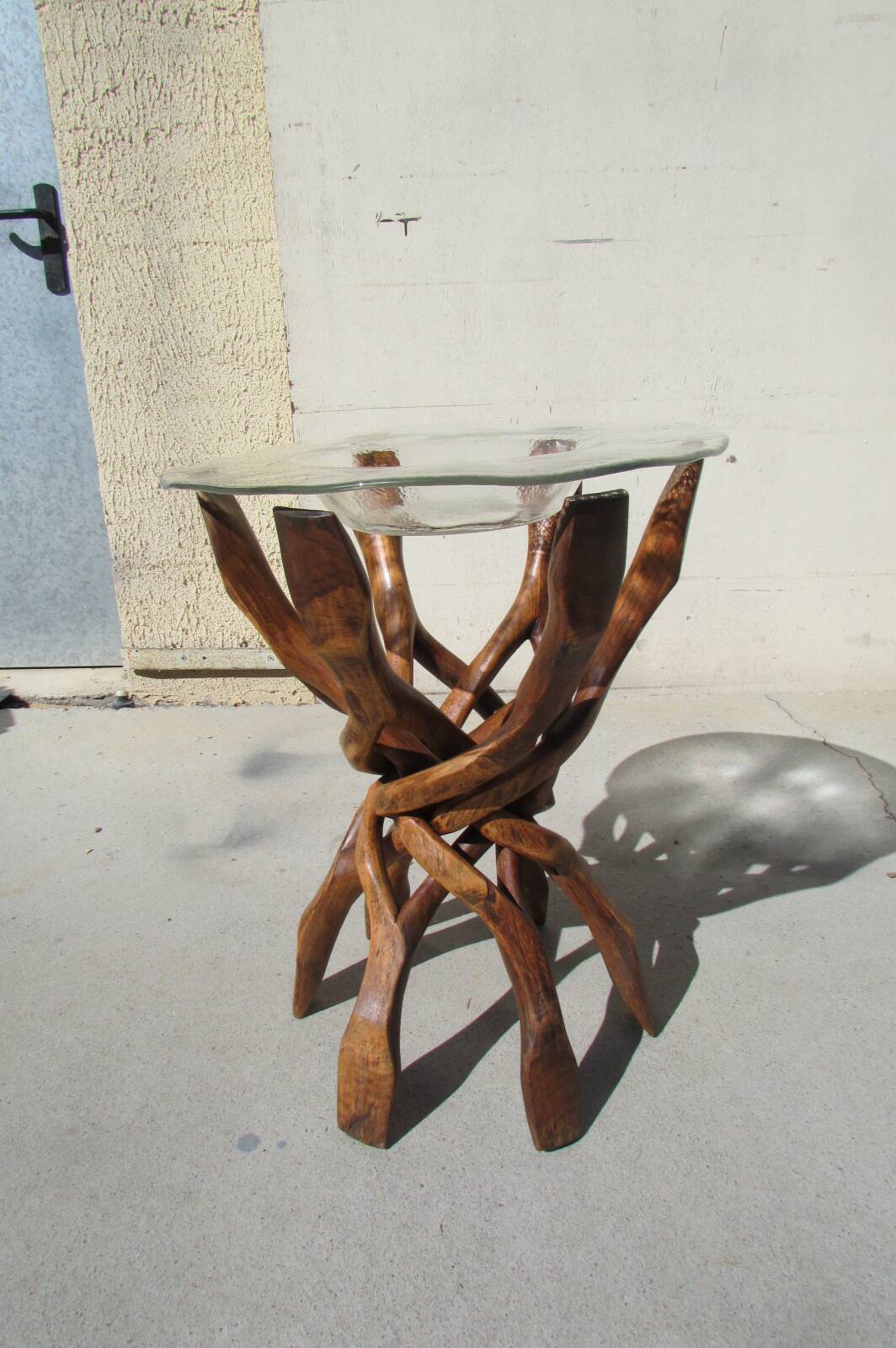 Rare six-branched intertwined pied and glass top.