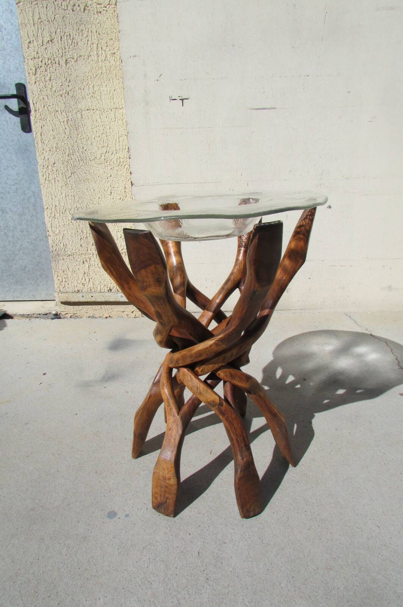Rare six-branched intertwined pied and glass top.