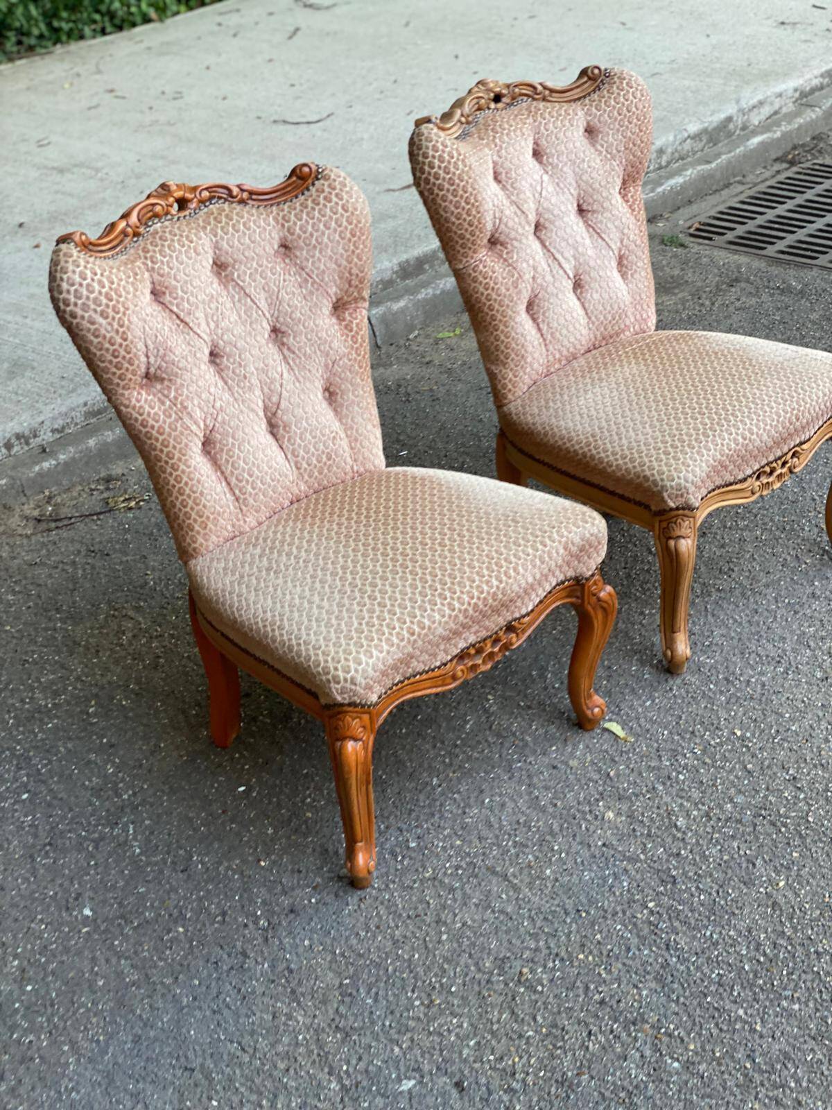 2 bergères fauteuils Louis XV tissu velours rosé