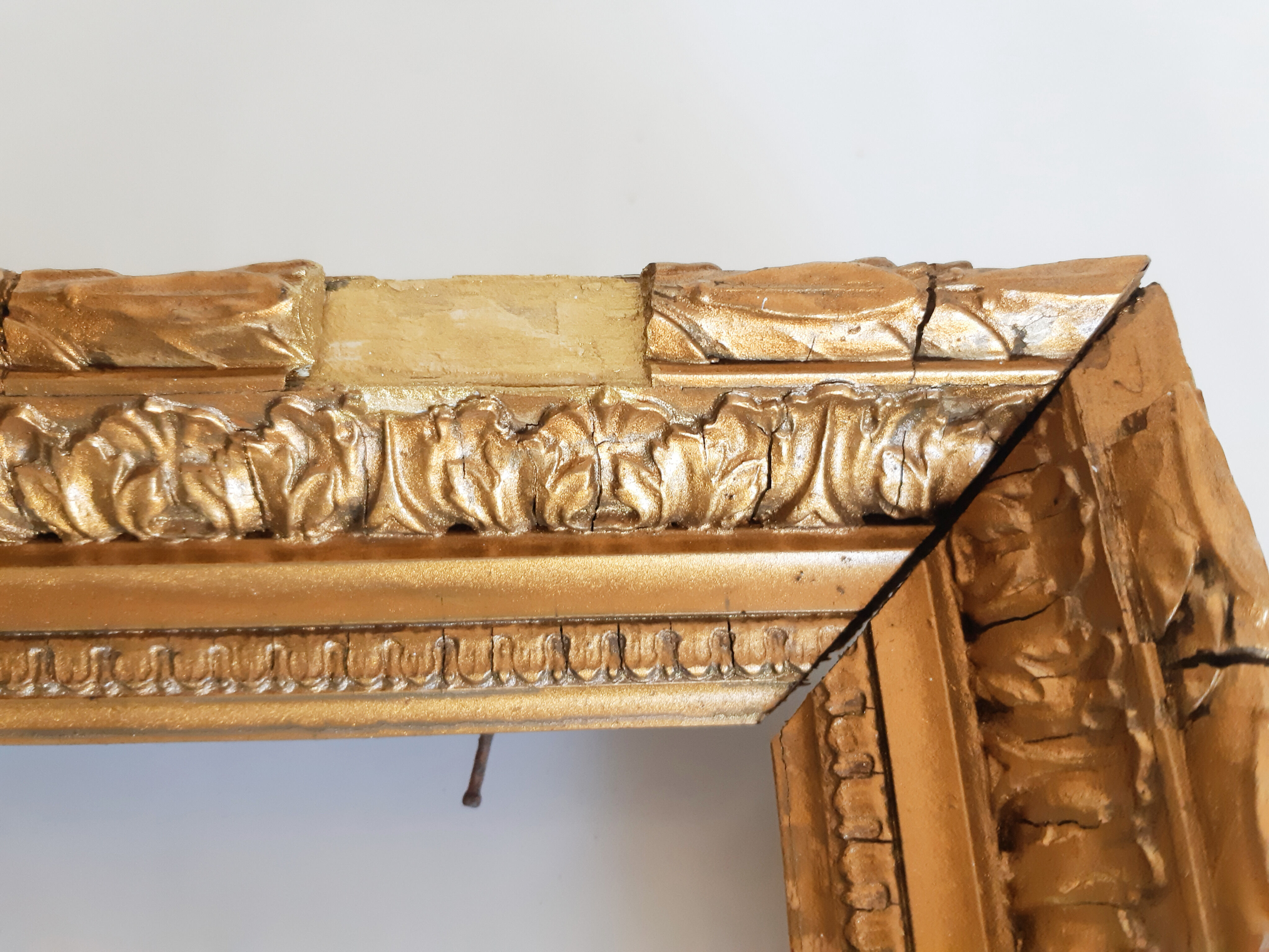 Molded frame in wood and gilded stucco, XIXth, 25 cm x 17 cm