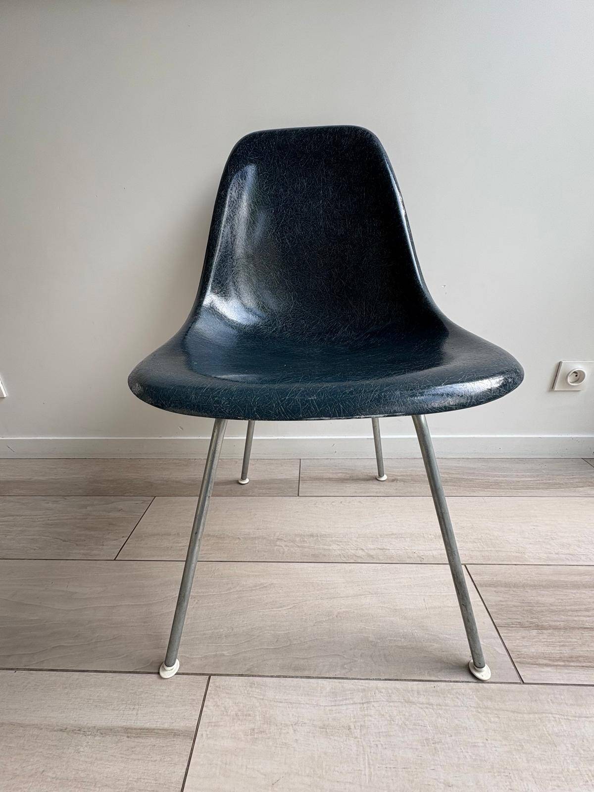 Set of 5 original Eames DSX fiberglass chairs