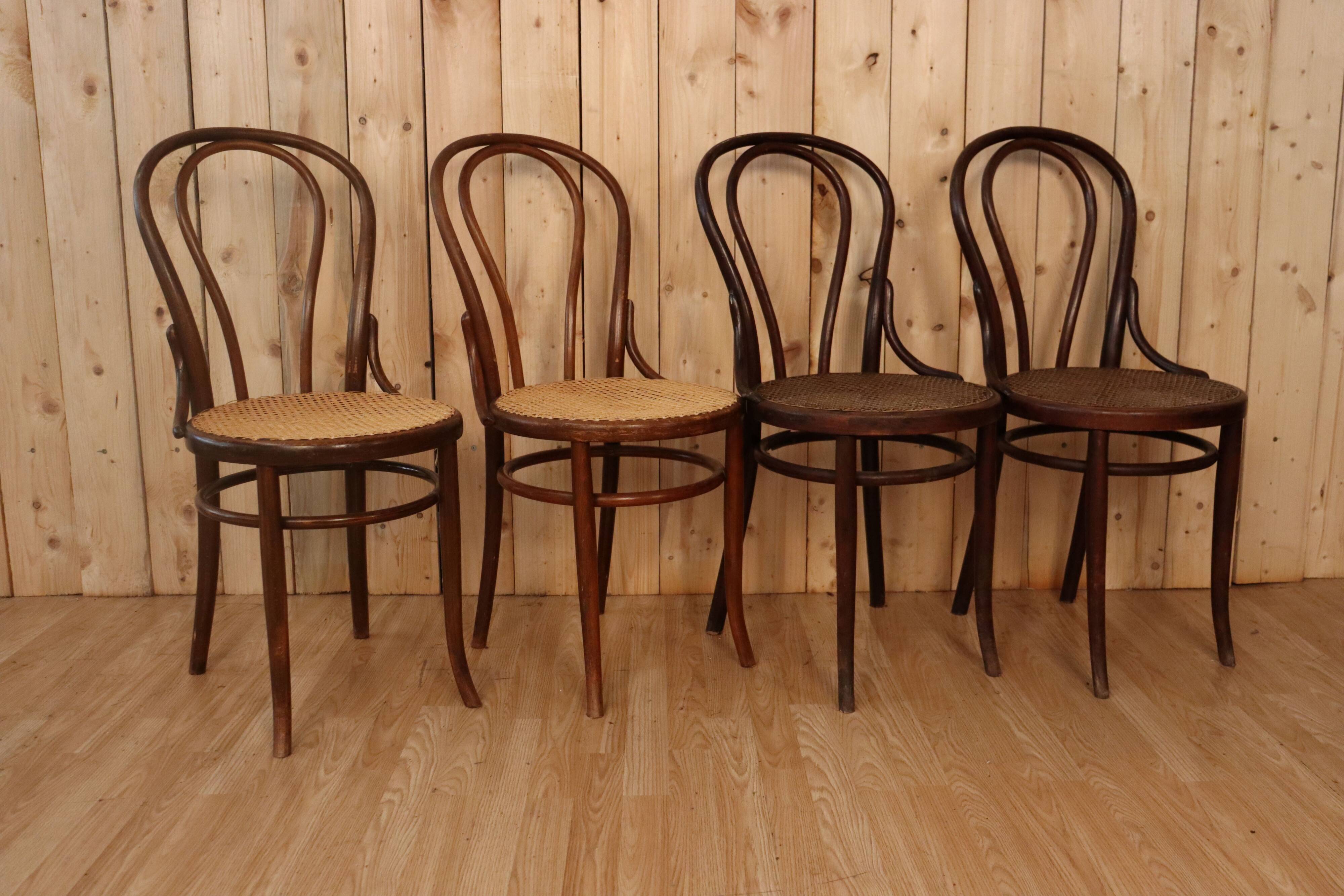 Série de 12 chaises bistrot fischel n18