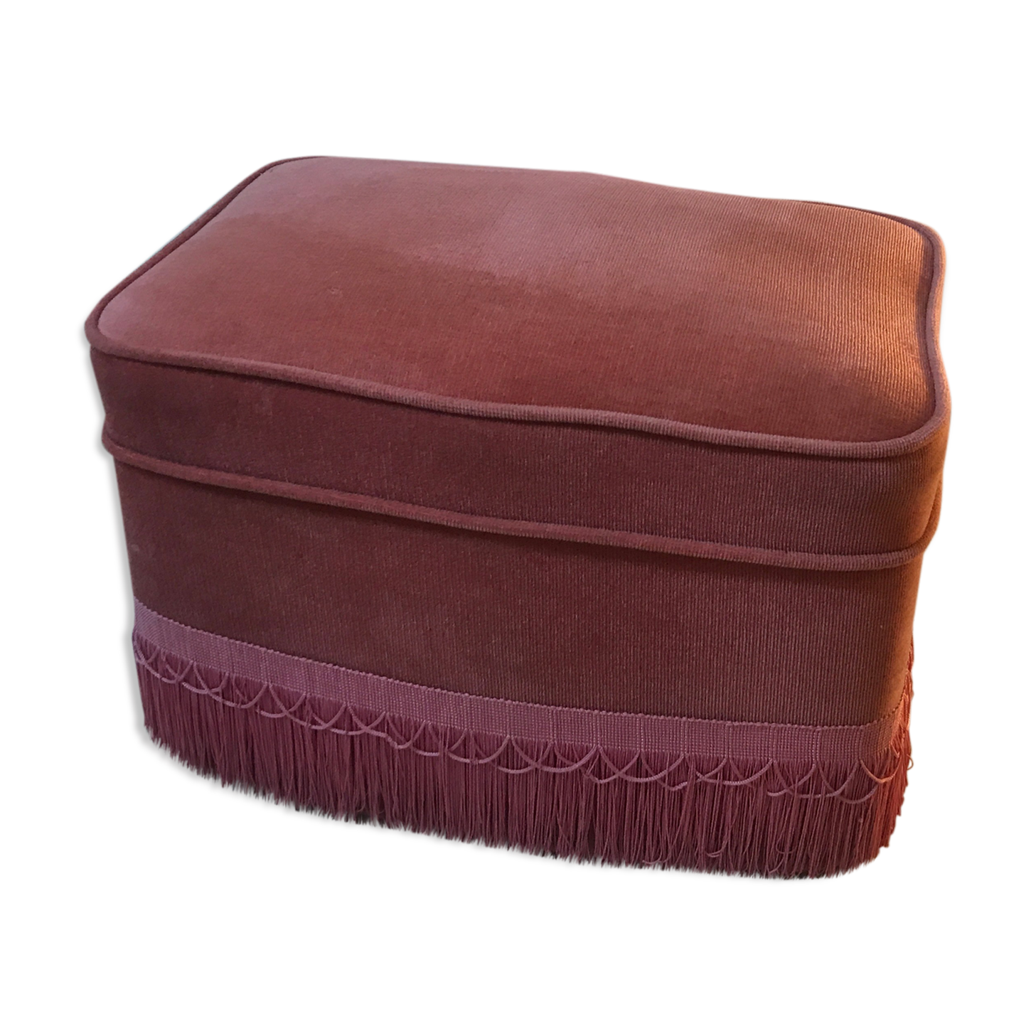 Pink velvet pouf with fringes