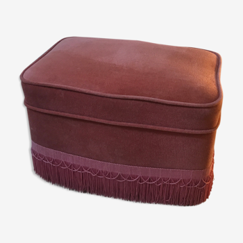 Pink velvet pouf with fringes