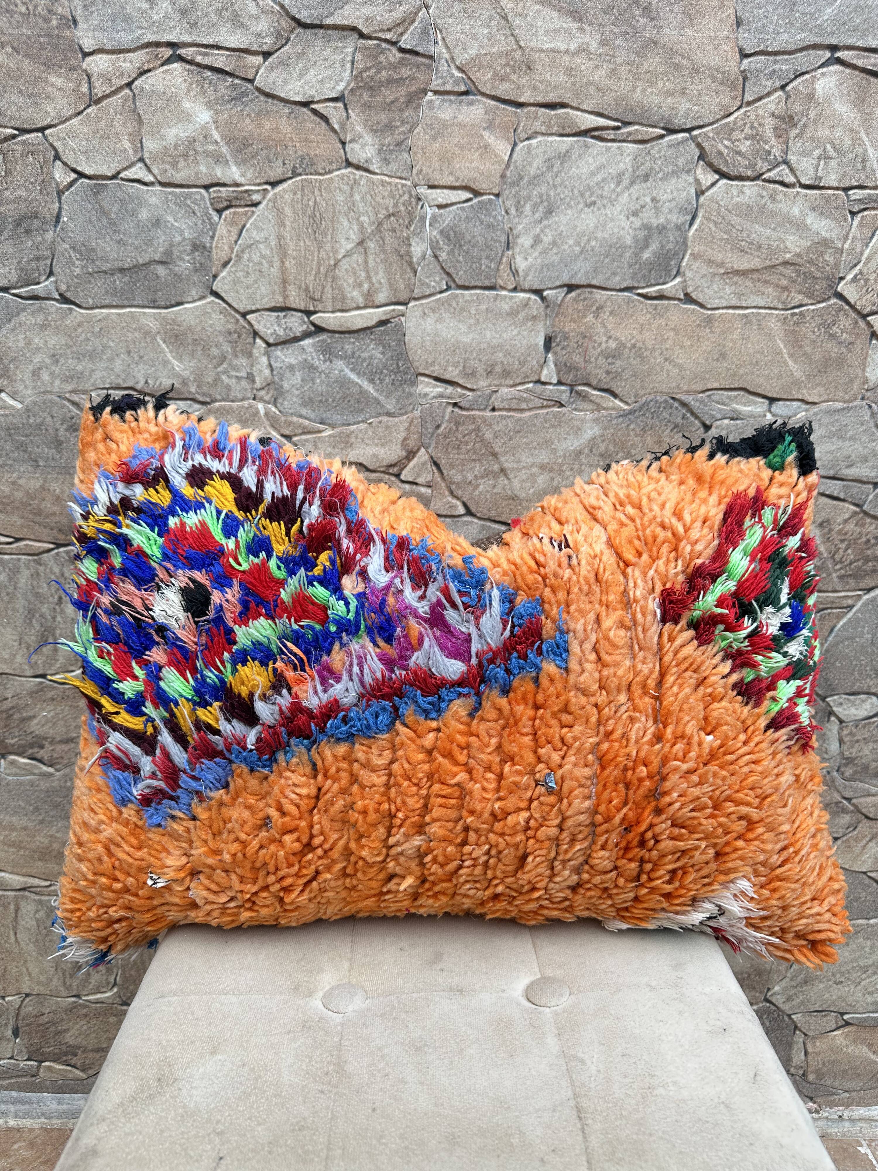 Vintage Berber Kilim cushion cover: Moroccan wool cushion.