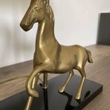 Lampe "Cheval" en laiton et socle bois