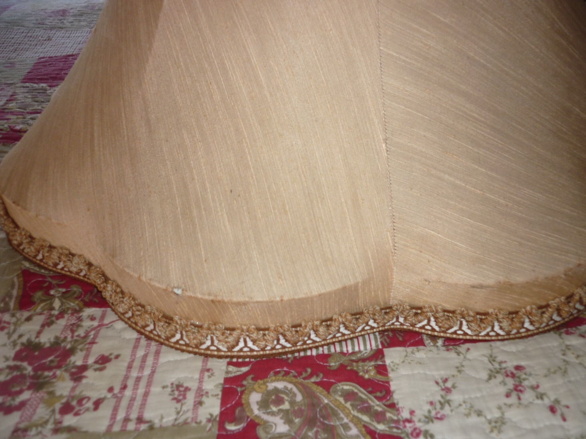 Lampshade pagoda greige rosé round scalloped headband Ø 56 cm