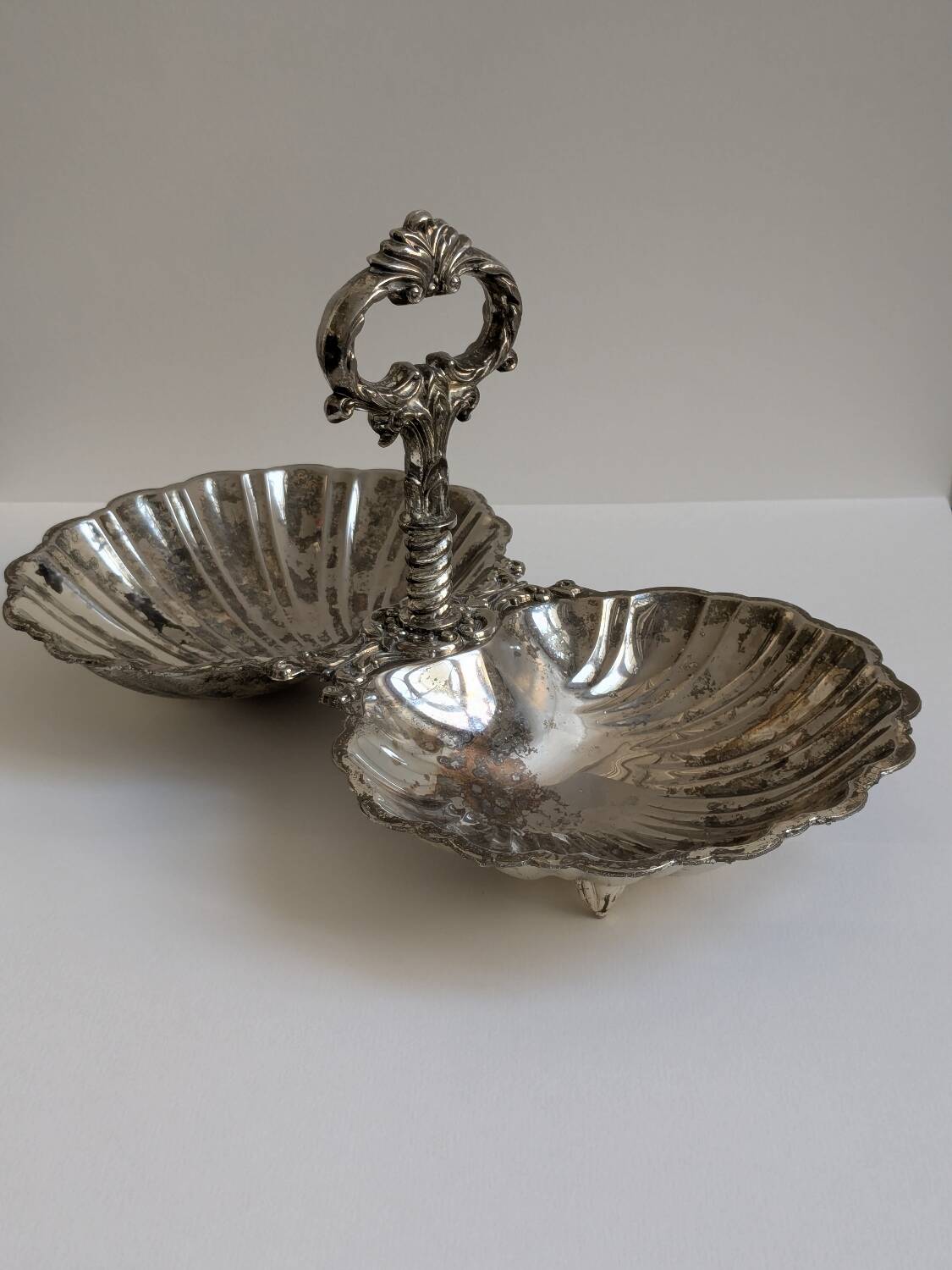 Vintage Double Shell Servant