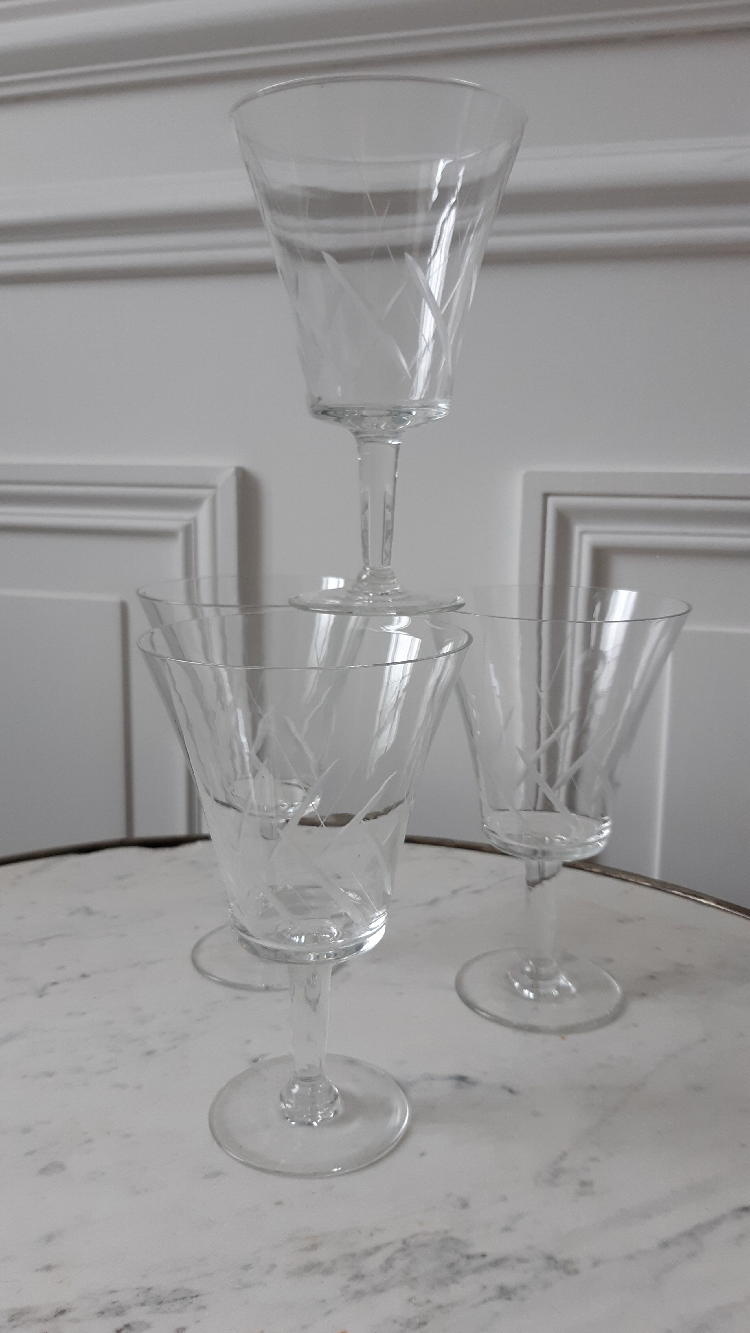Set of 4 crystal glasses engraved 60s