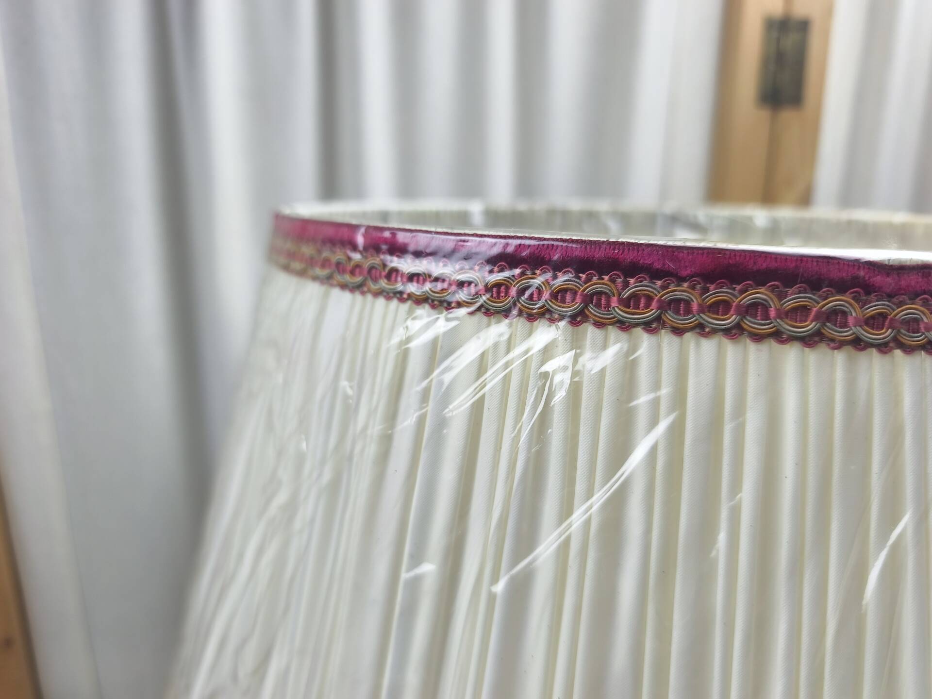 Set of 3 large vintage pleated fabric lampshades – trimmings –