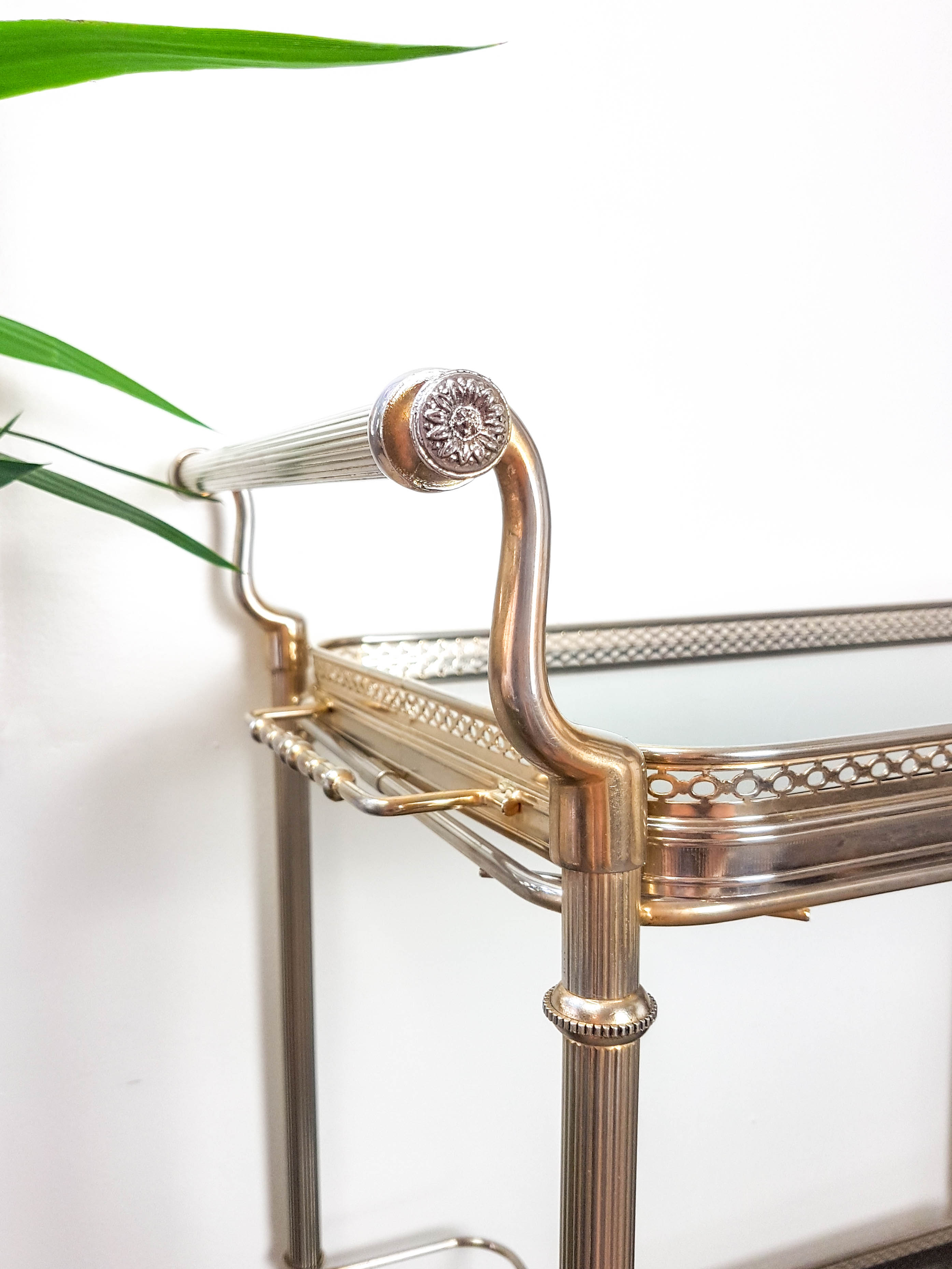 Golden neoclassical dessert